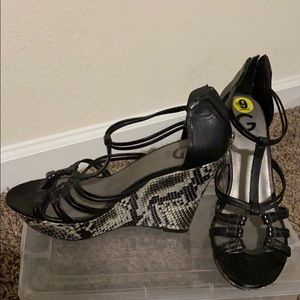Wedge Guess shoes